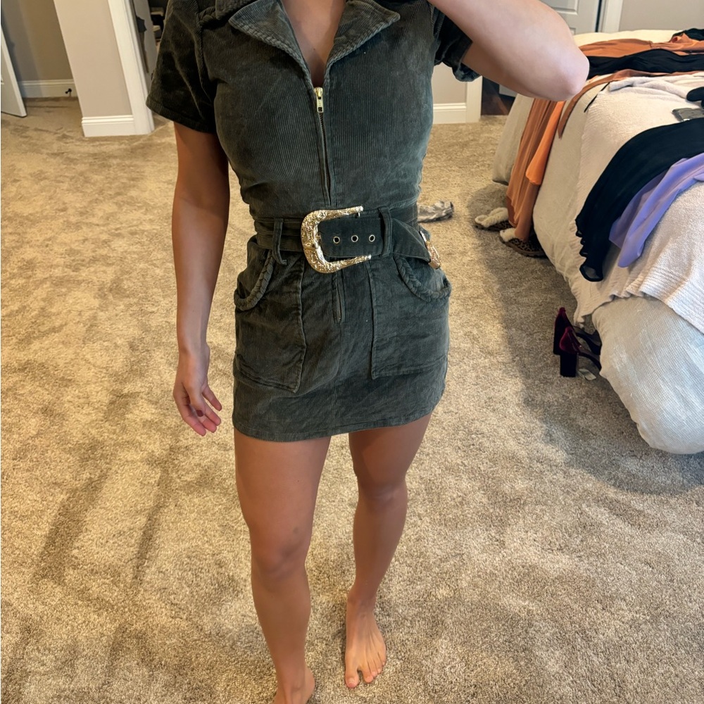 Dark Green Bodycon Mini Dress with Collar and Short Sleeves for Casual Night Out